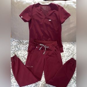 FIGS women’s scrub set